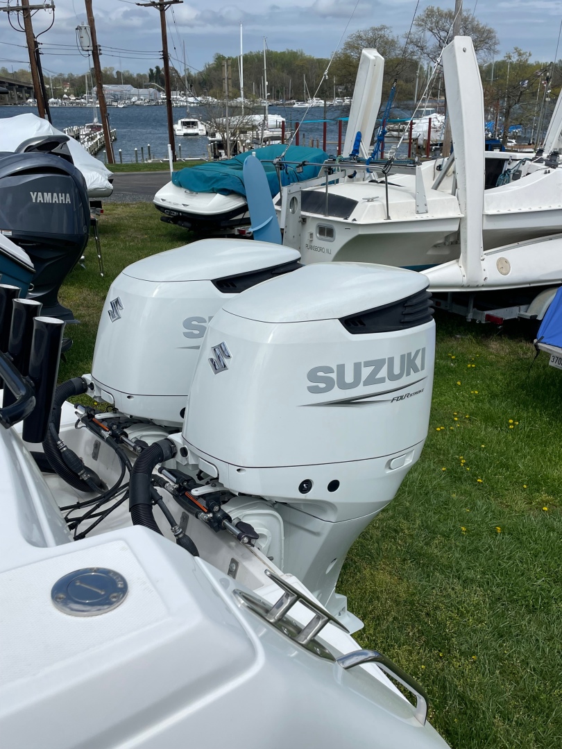 Slide: The Image of Dealer Demo Power Power Boat for sale 2022 Stamas Aventura 33T - STAMAS 33 - 5019739