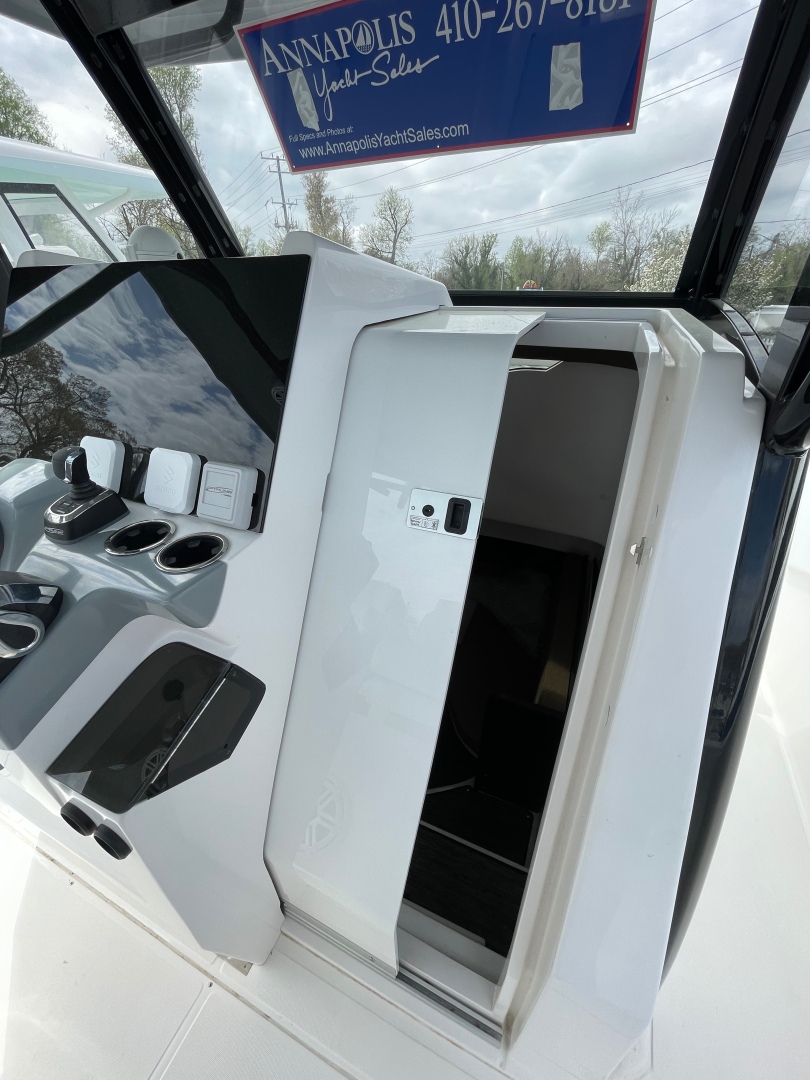 Slide: The Image of Dealer Demo Power Power Boat for sale 2022 Stamas Aventura 33T - STAMAS 33 - 5019748