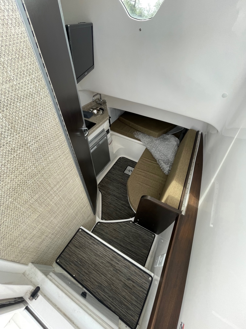 Slide: The Image of Dealer Demo Power Power Boat for sale 2022 Stamas Aventura 33T - STAMAS 33 - 5019749