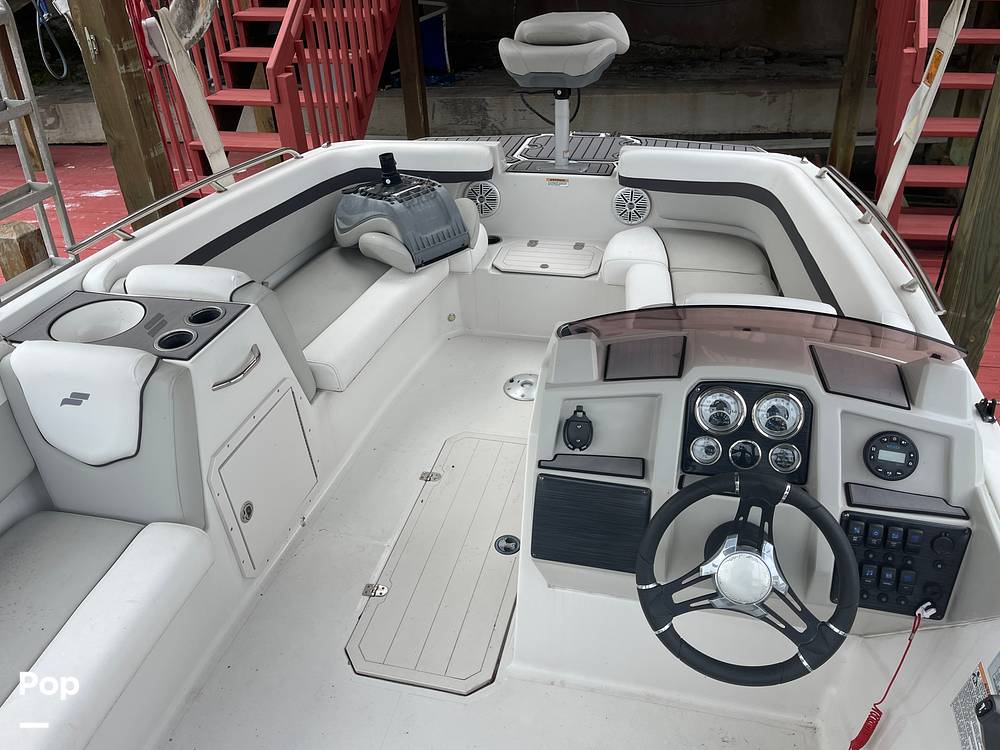 Slide: The Image of Helm/bow Seating/pedestal Seating - 15030424