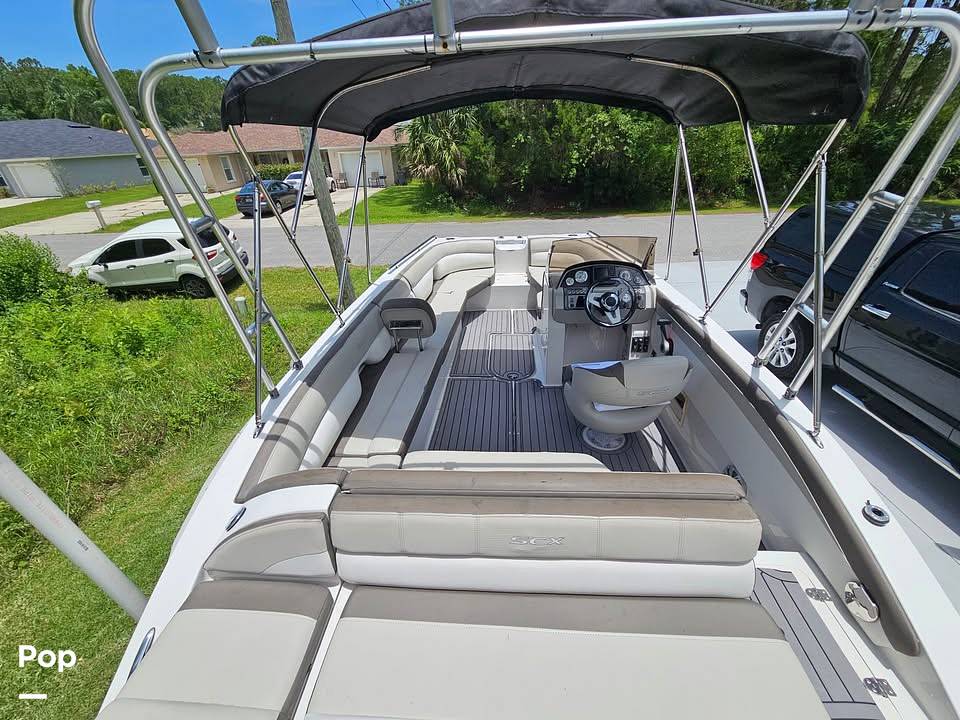 Slide: The Image of Transom Seating - 15636271