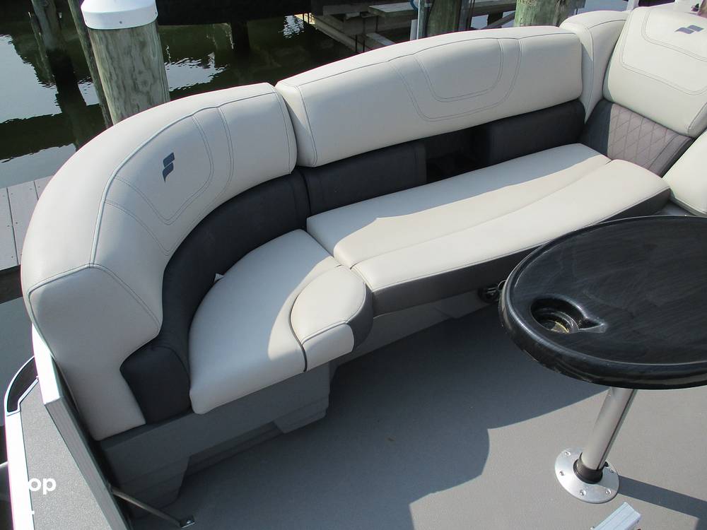 Slide: The Image of BOW LOUNGERS - 15551175