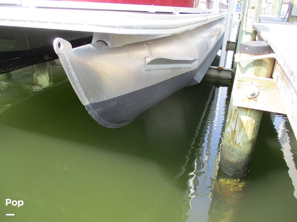 Slide: The Image of PONTOONS WITH LIFTING STRAKES - 15551173