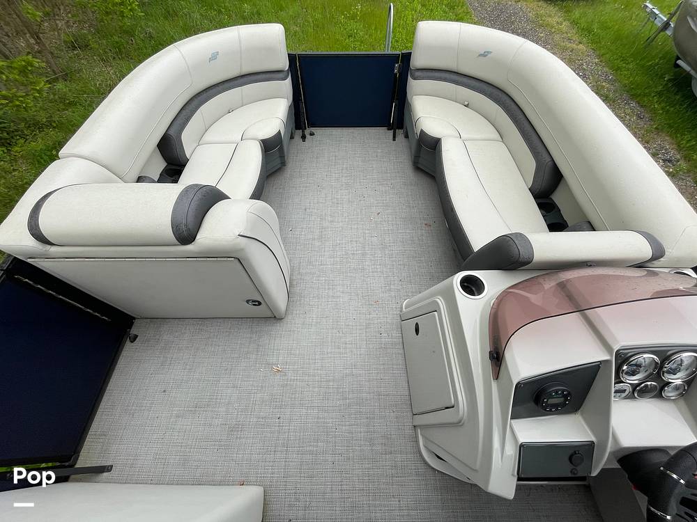 Slide: The Image of Bow Seating Area - 15479220