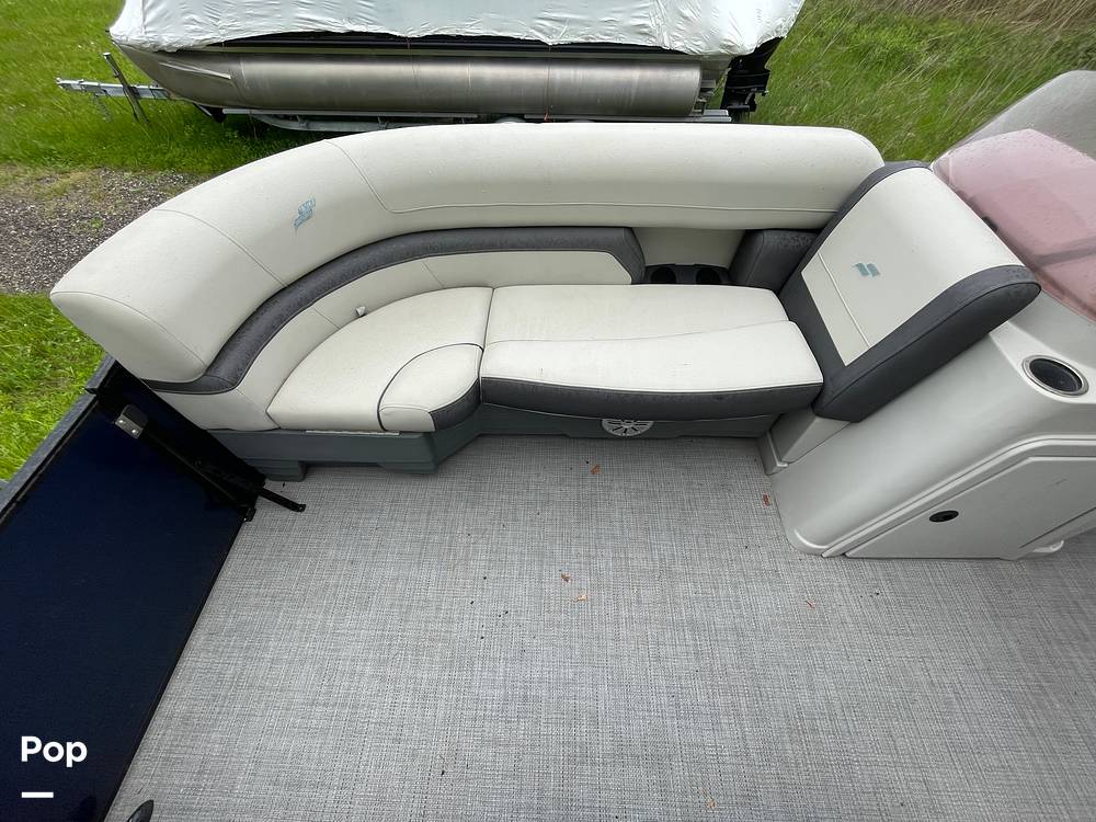 Slide: The Image of Bow Seating, Starboard - 15479223