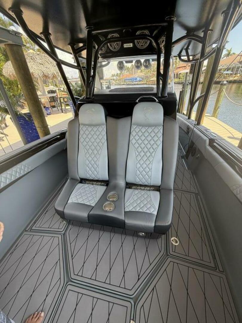 Slide: The Image of Statement 350 Open Center Console 2020 - 5297020