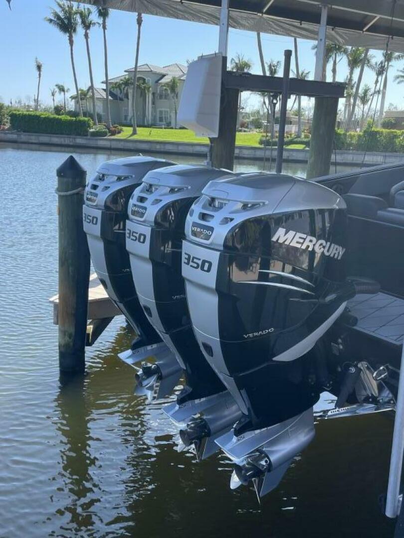 Slide: The Image of Statement 350 Open Center Console 2020 - 5297041