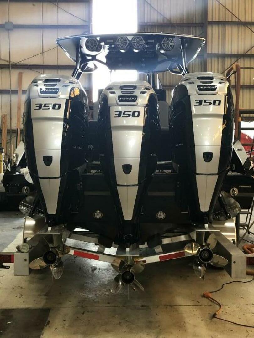Slide: The Image of Statement 350 Open Center Console 2020 - 5297034