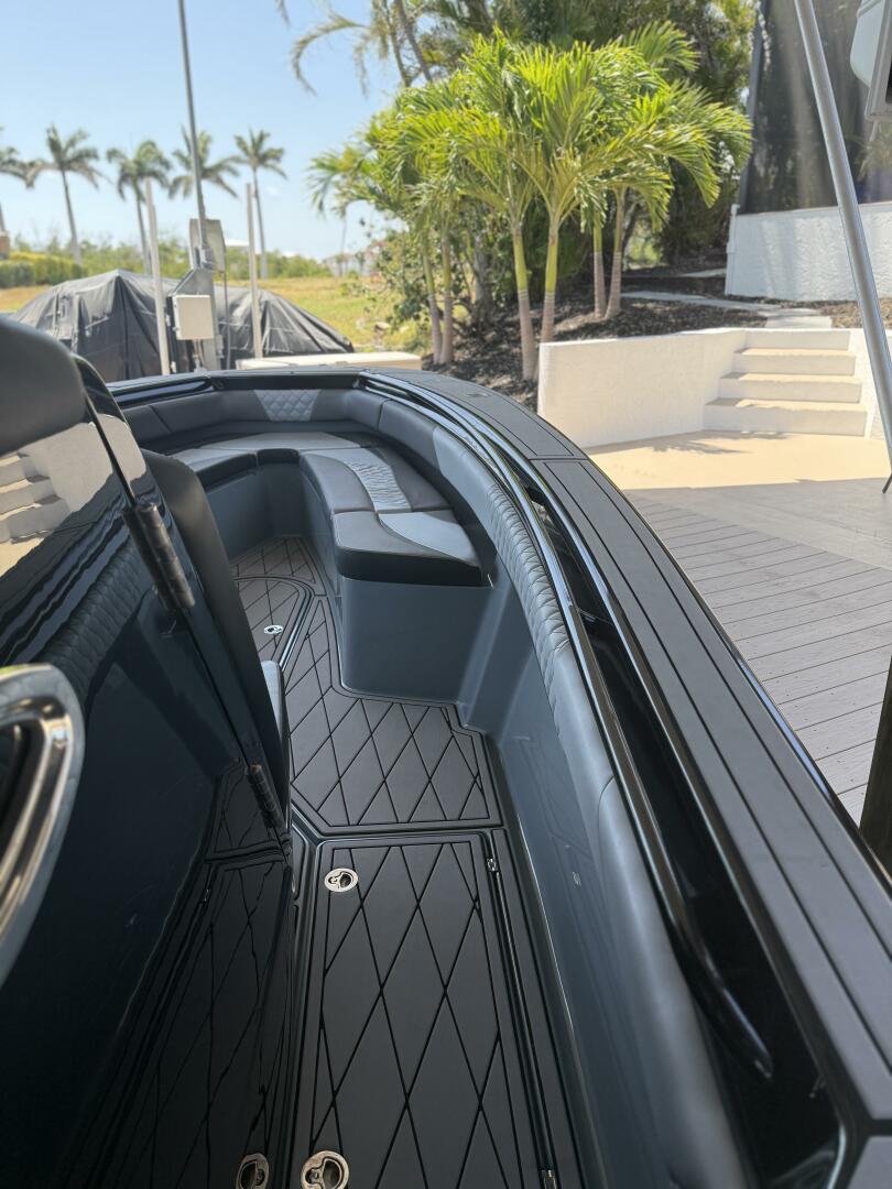 Slide: The Image of Statement 350 Open Center Console 2020 - 5297025