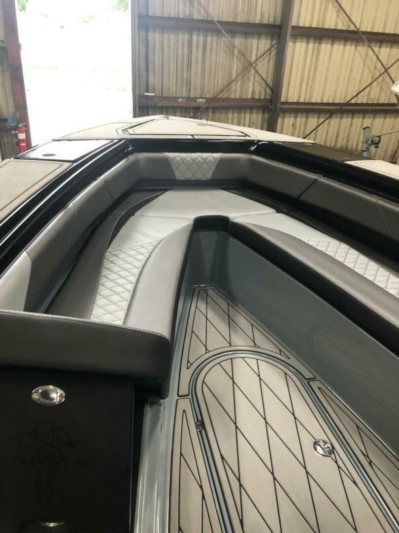 Slide: The Image of Statement 350 Open Center Console 2020 - 5297030