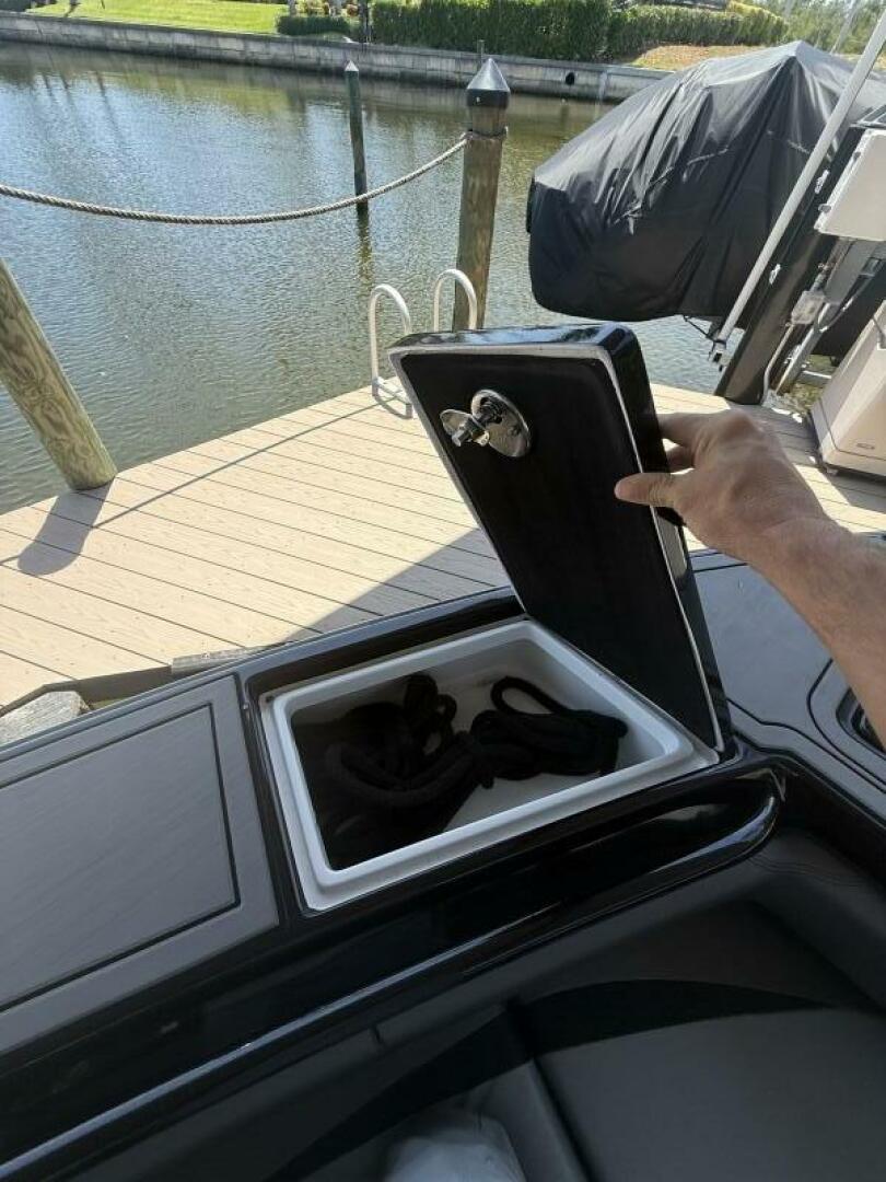 Slide: The Image of Statement 350 Open Center Console 2020 - 5297018