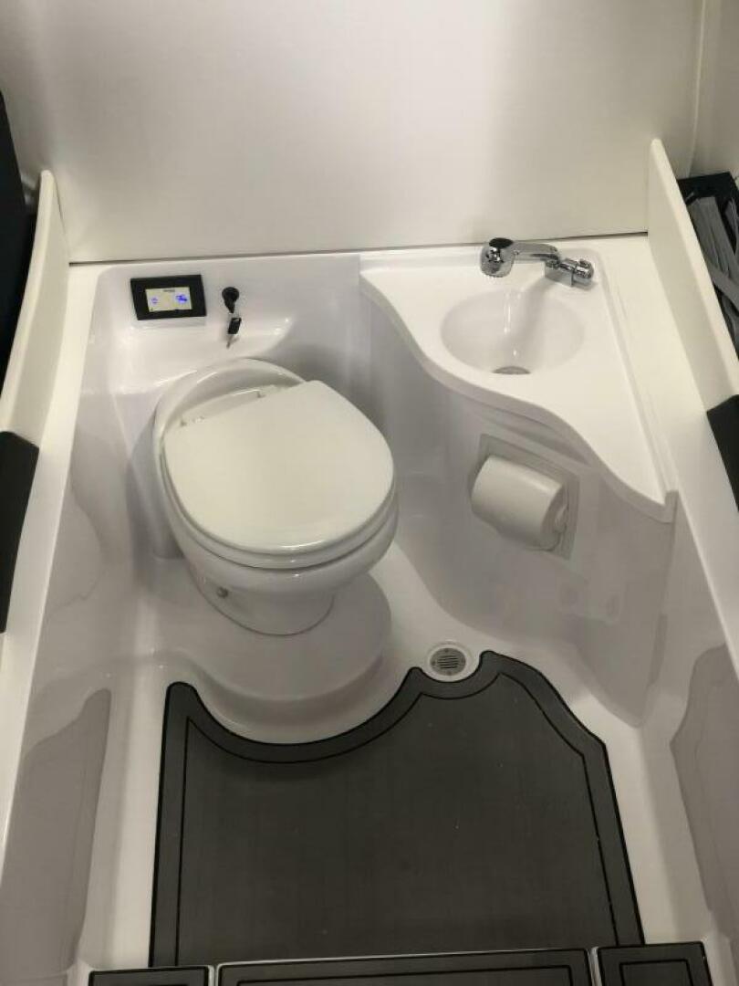 Slide: The Image of Statement 350 Open Center Console 2020 - 5297032