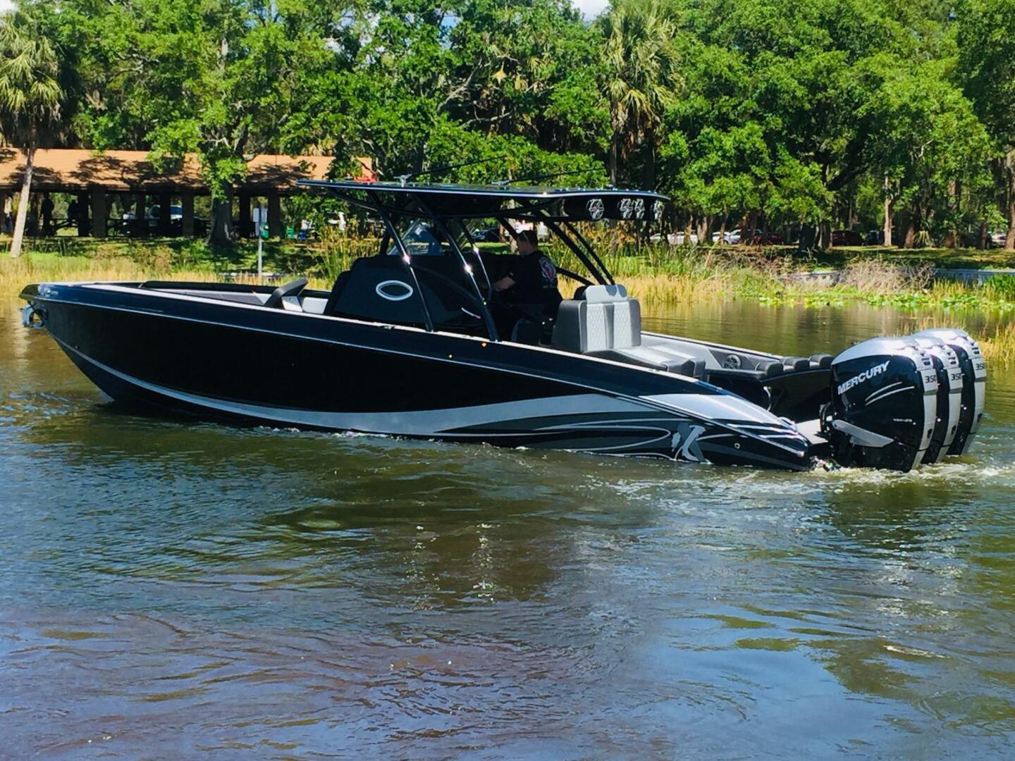 Slide: The Image of Statement 350 Open Center Console 2020 - 5296075