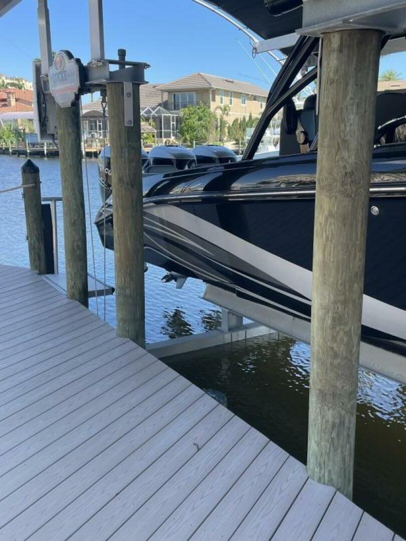 Slide: The Image of Statement 350 Open Center Console 2020 - 5297040