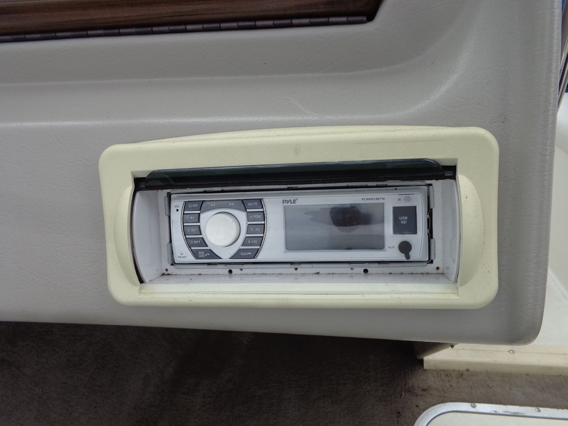 Slide: The Image of Stingray 180 RX 2005 - 13