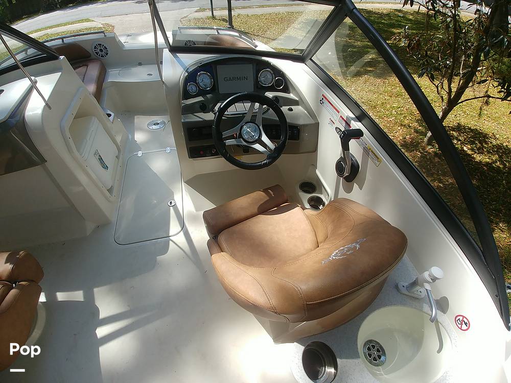 Slide: The Image of Captain's Chair - 15370880