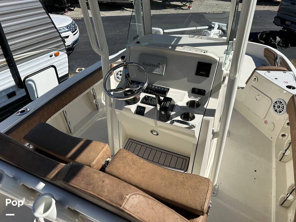 Slide: The Image of Stingray 206 CC 2021 - 2