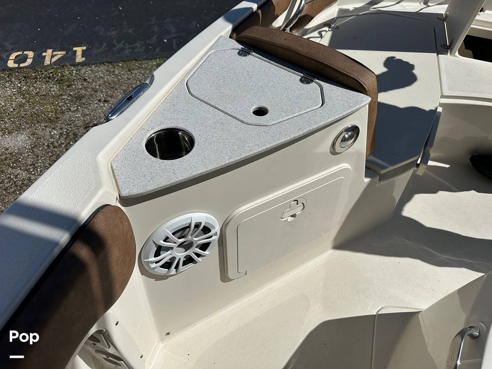 Slide: The Image of Stingray 206 CC 2021 - 81