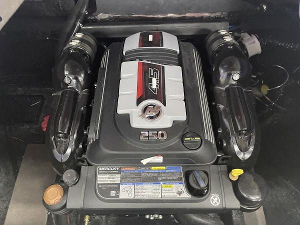 Slide: The Image of 2022 Stingray 215LR boat engine, Mercury 4.5L 250 HP. - 6