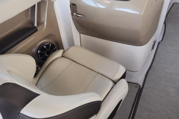 Slide: The Image of Captain's chair on a 2008 Sumerset Houseboat 20' x 100', featuring beige and brown upholstery. - 37