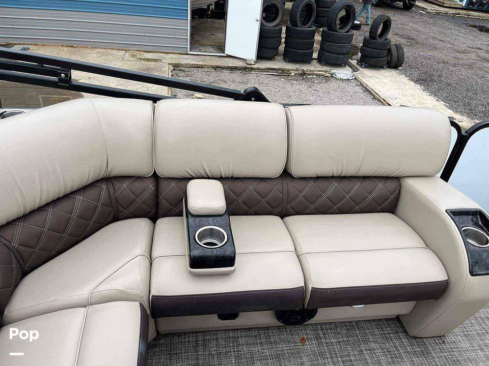 Slide: The Image of SunCatcher Elite 322C Saltwater Series 2021 - 14612693