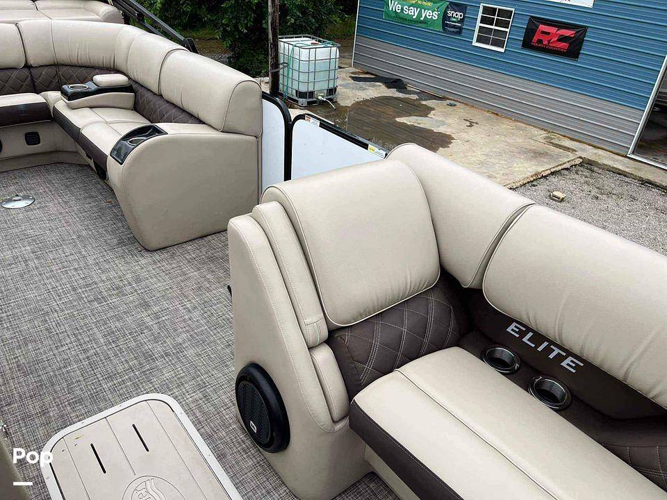 Slide: The Image of SunCatcher Elite 322C Saltwater Series 2021 - 14612694