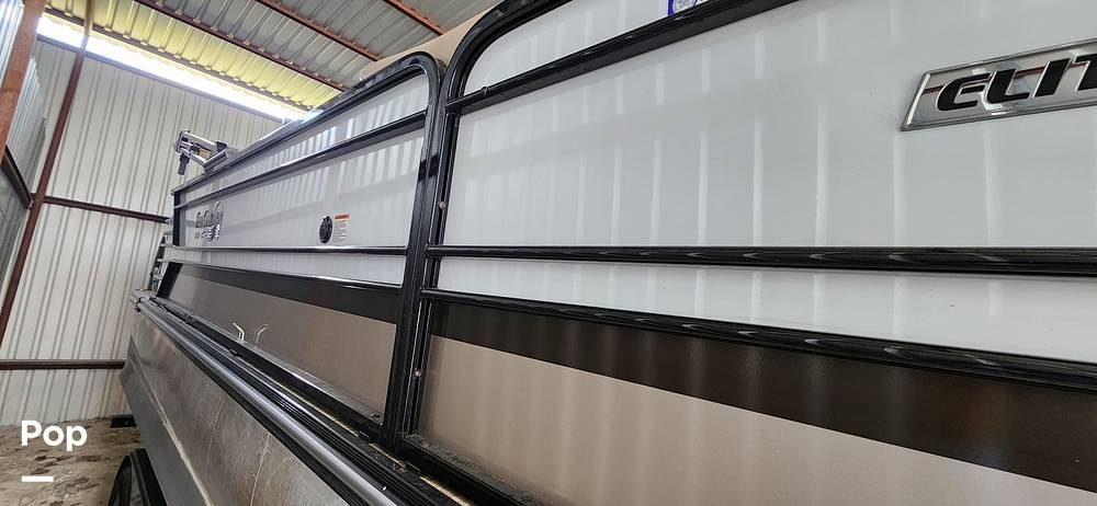 Slide: The Image of SunCatcher Elite 322C Saltwater Series 2021 - 14660731