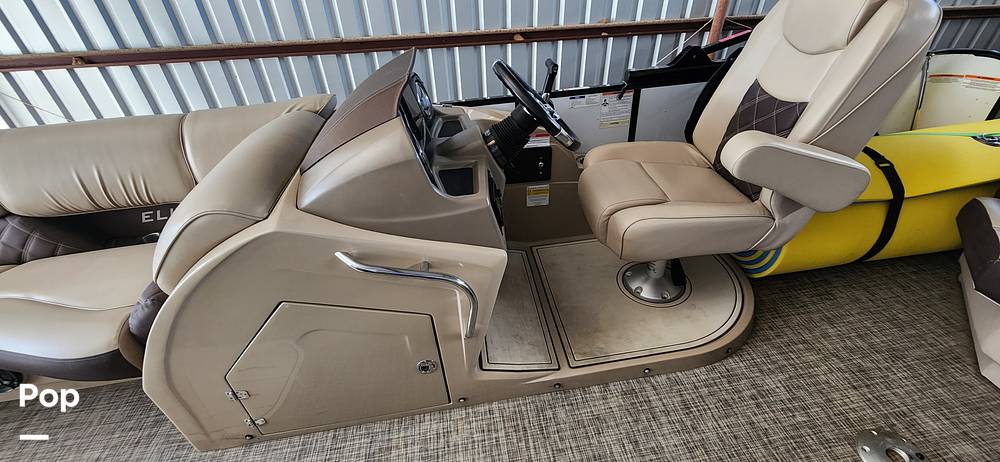 Slide: The Image of SunCatcher Elite 322C Saltwater Series 2021 - 14660754