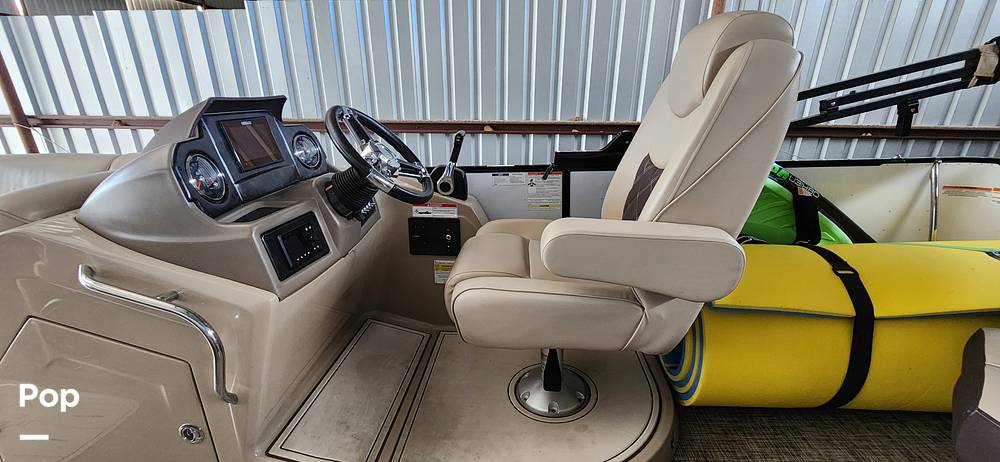 Slide: The Image of SunCatcher Elite 322C Saltwater Series 2021 - 14660777