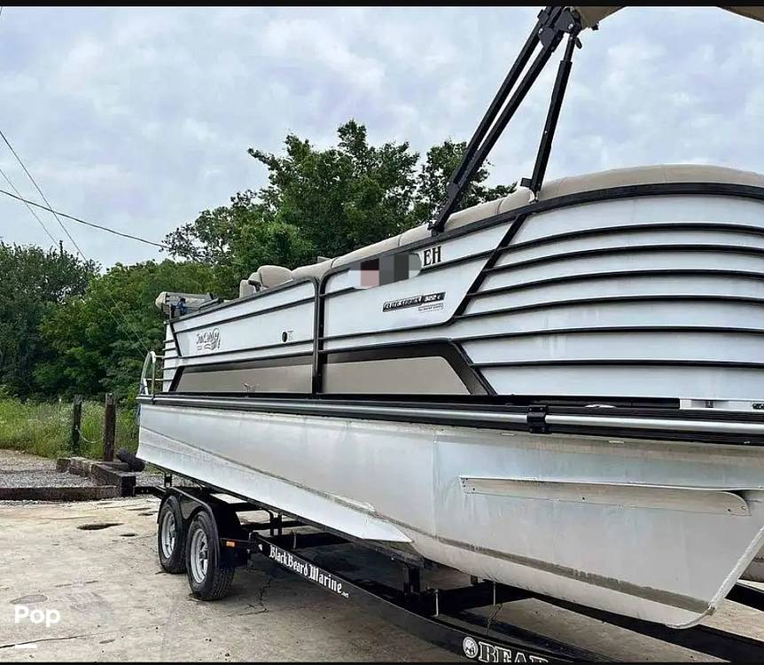 Slide: The Image of SunCatcher Elite 322C Saltwater Series 2021 - 14727801