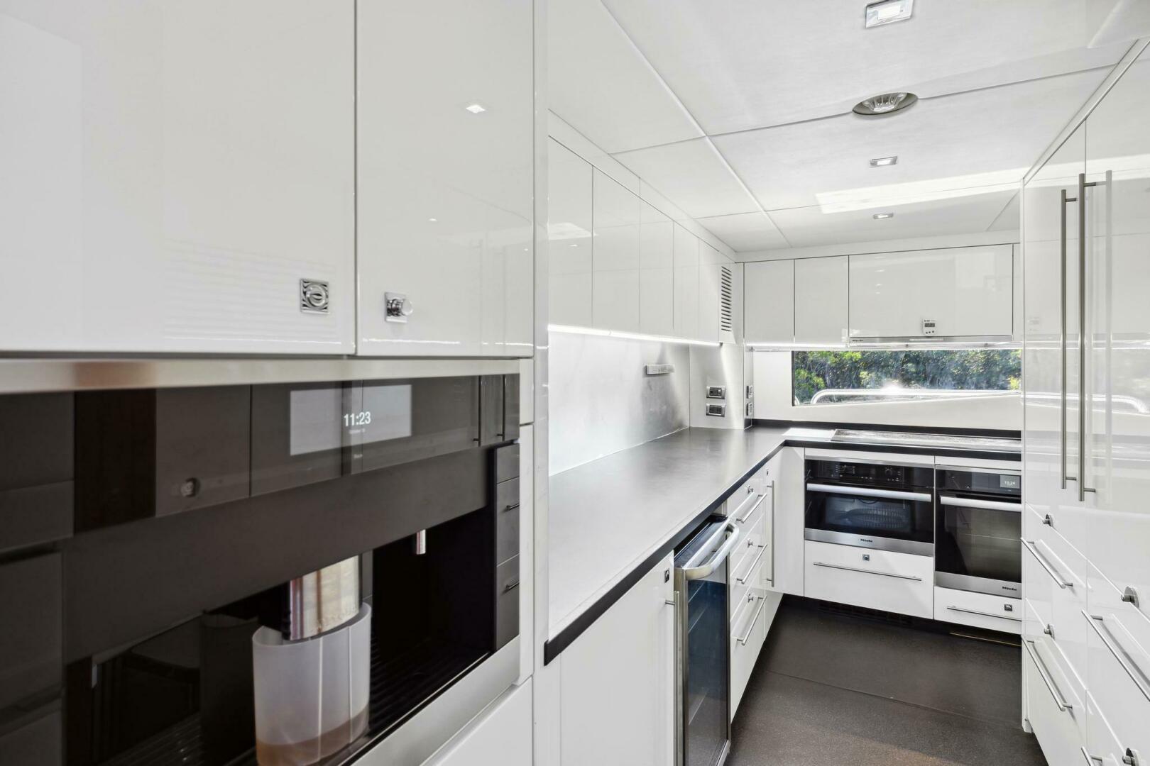 Slide: The Image of Sunseeker 34M 2011 - 4031985