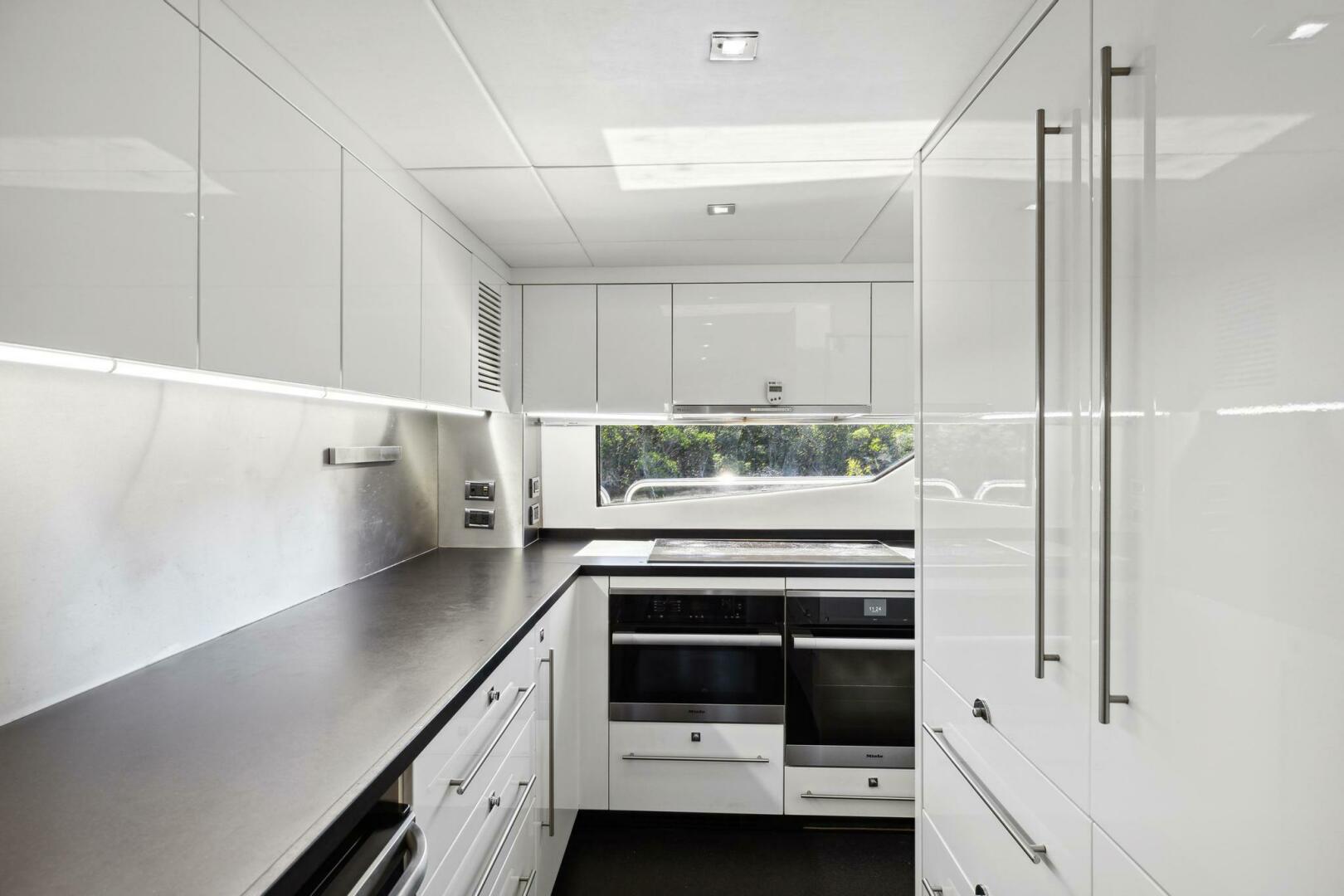 Slide: The Image of Sunseeker 34M 2011 - 4031986