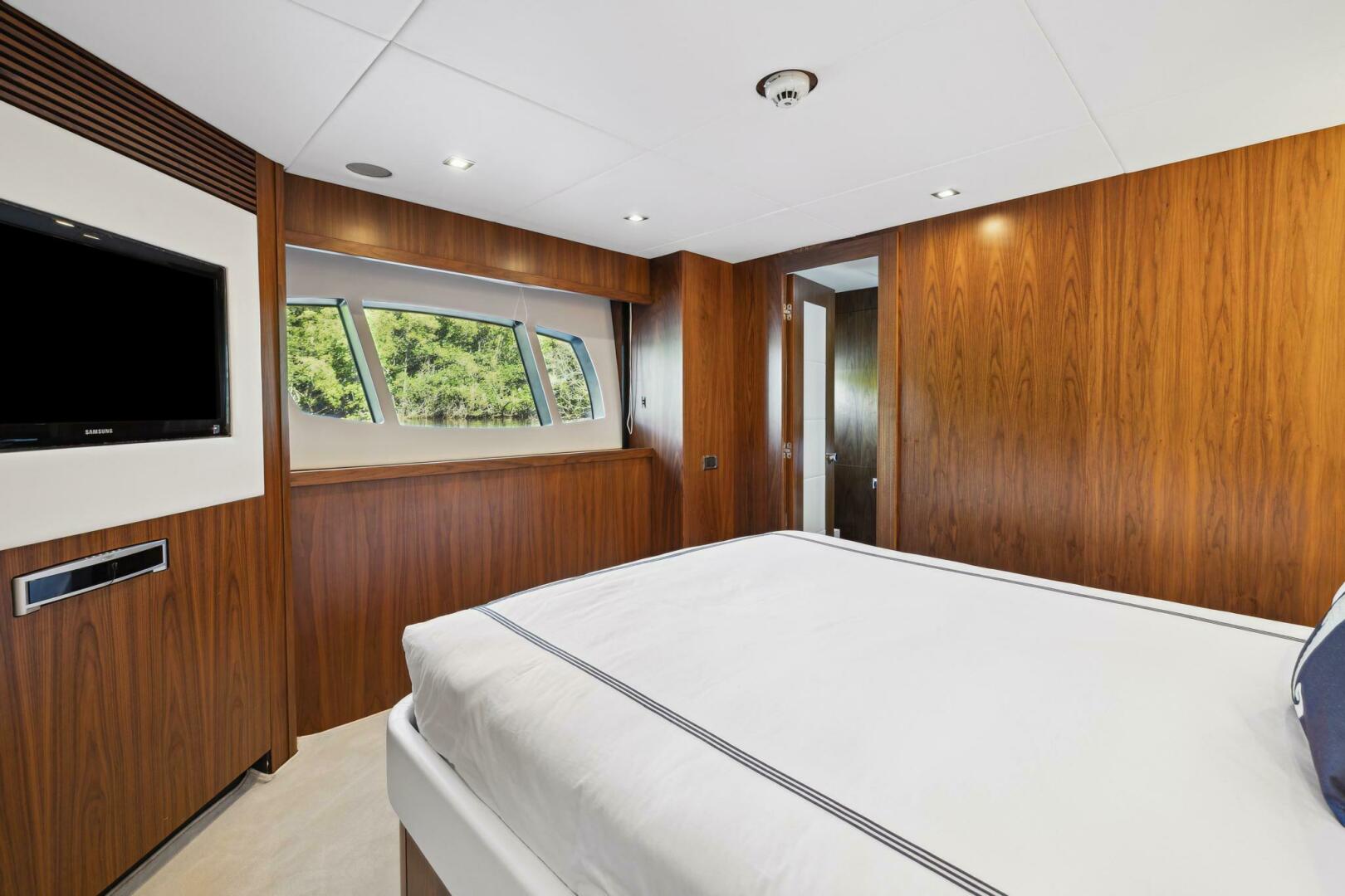 Slide: The Image of Sunseeker 34M 2011 - 4032000