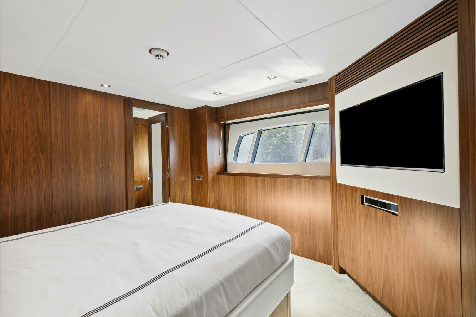 Slide: The Image of Sunseeker 34M 2011 - 4032002