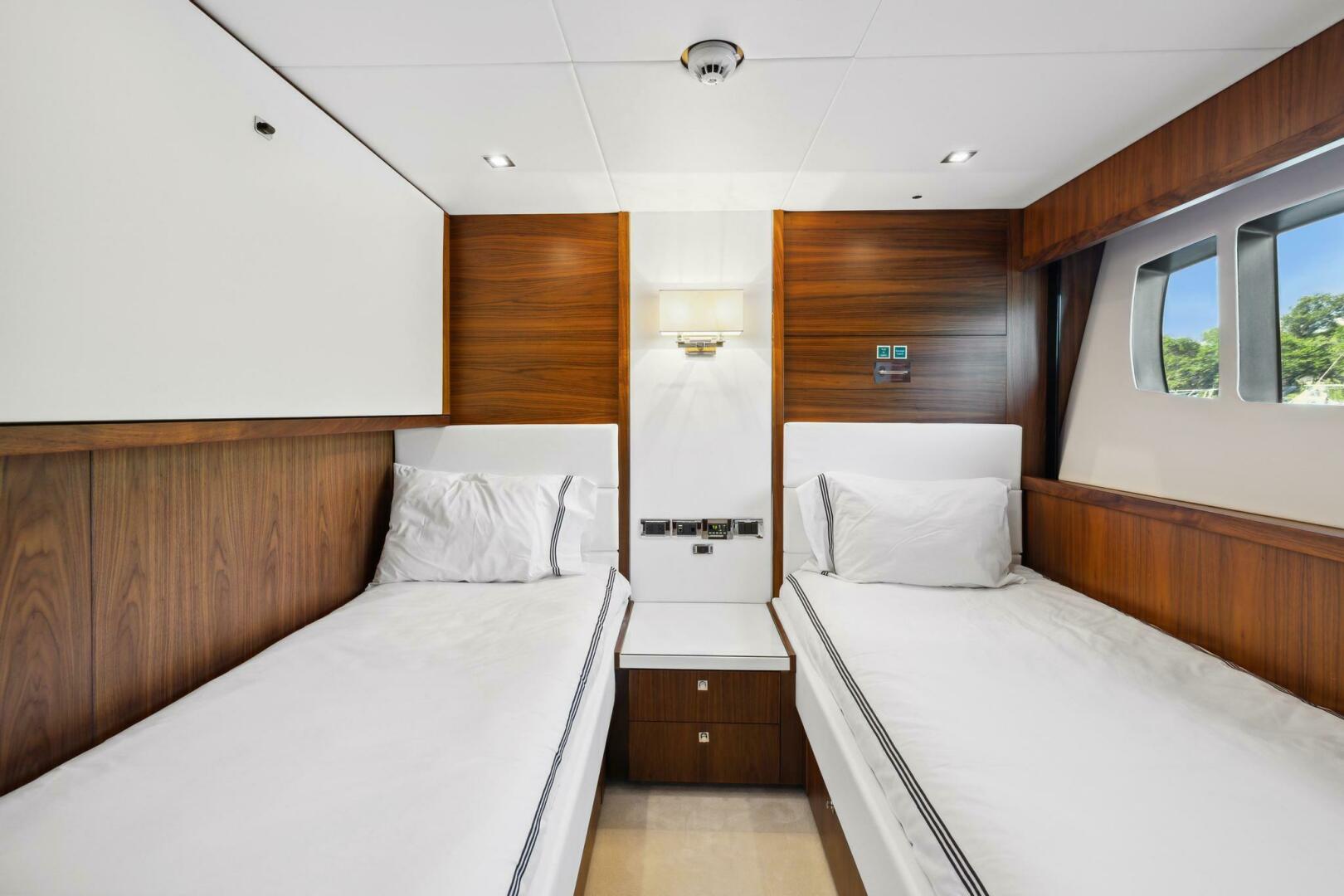 Slide: The Image of Sunseeker 34M 2011 - 4032008