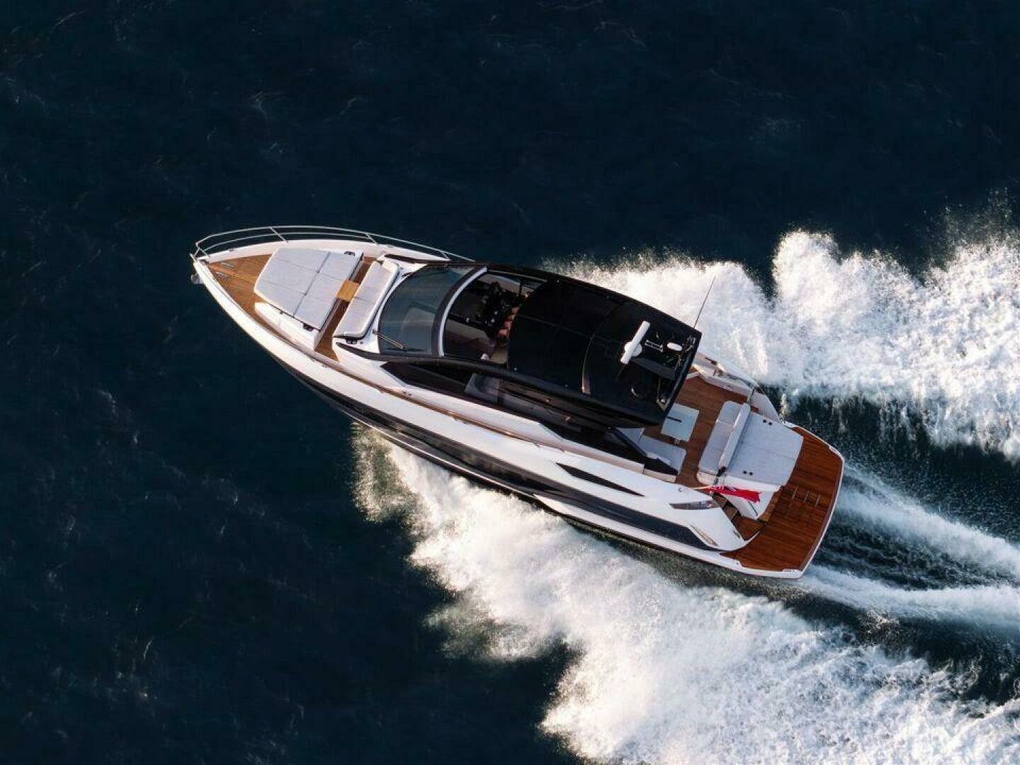 Slide: The Image of Sunseeker 55 Predator 2025 - 4775017