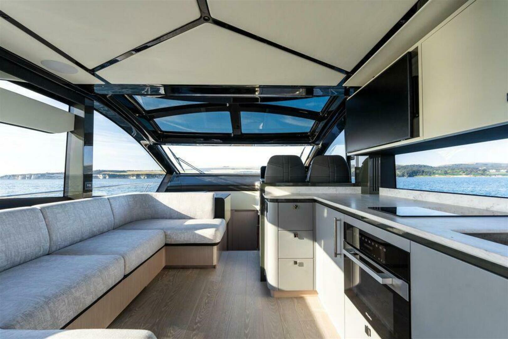 Slide: The Image of Sunseeker 55 Predator 2025 - 4775023