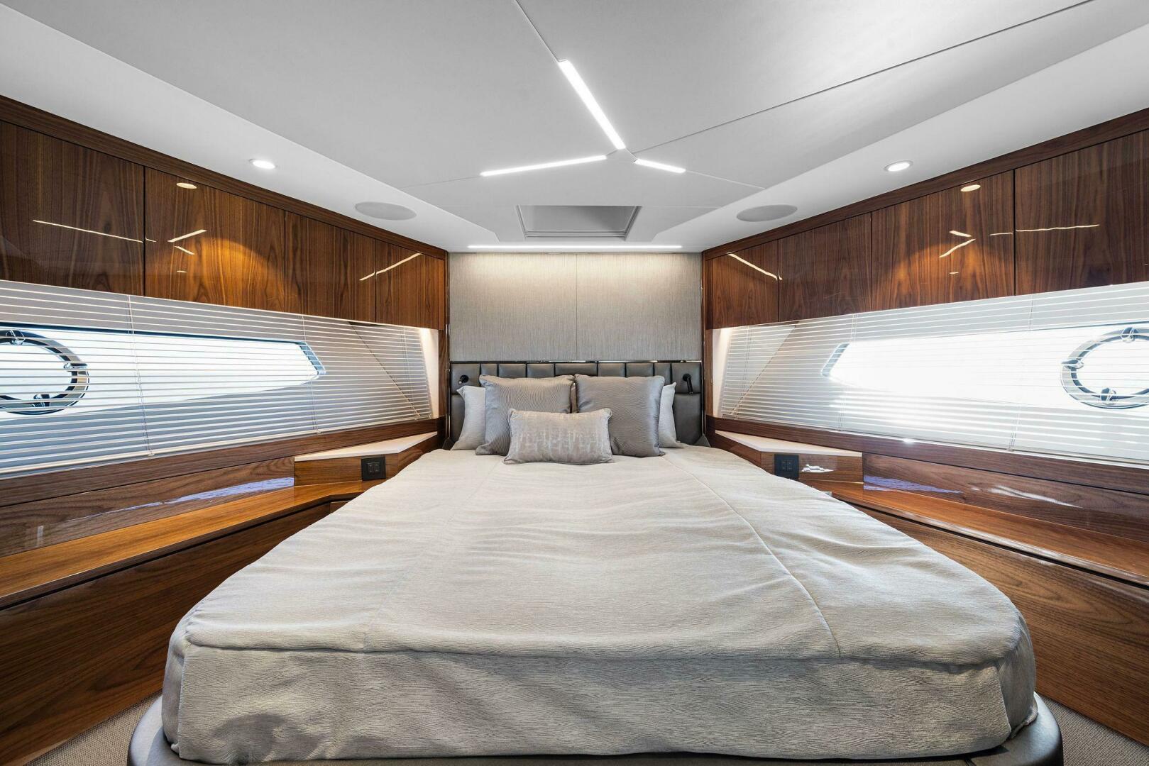 Slide: The Image of Sunseeker 68 Manhattan 2024 - 4427216