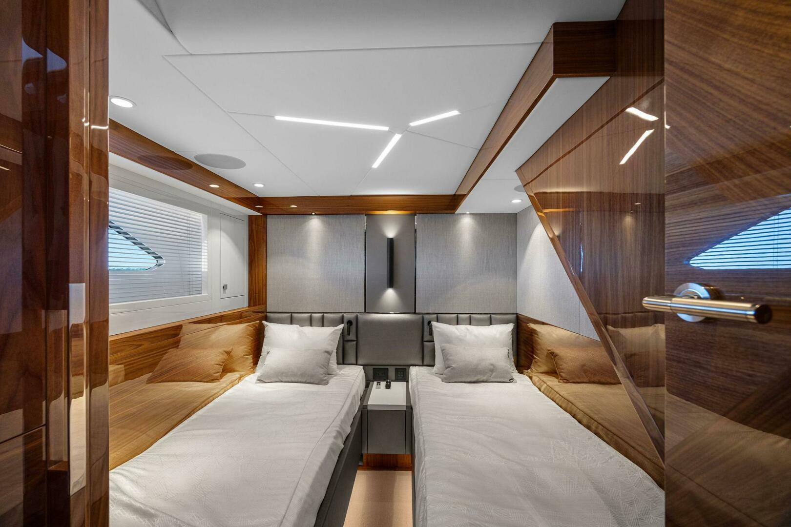 Slide: The Image of Sunseeker 68 Manhattan 2024 - 4427226