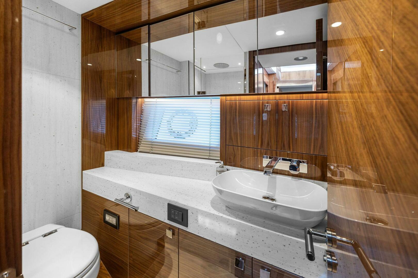 Slide: The Image of Sunseeker 68 Manhattan 2024 - 4427227