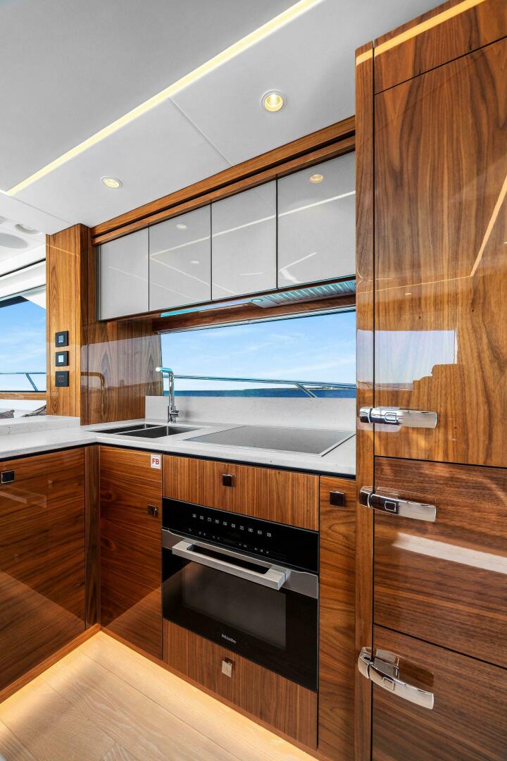 Slide: The Image of Sunseeker 68 Manhattan 2024 - 4427232