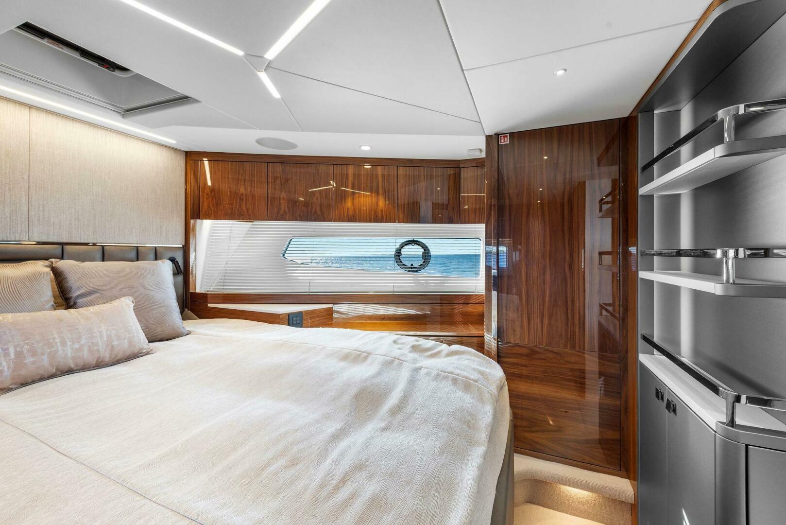 Slide: The Image of Sunseeker 68 Manhattan 2024 - 4427233