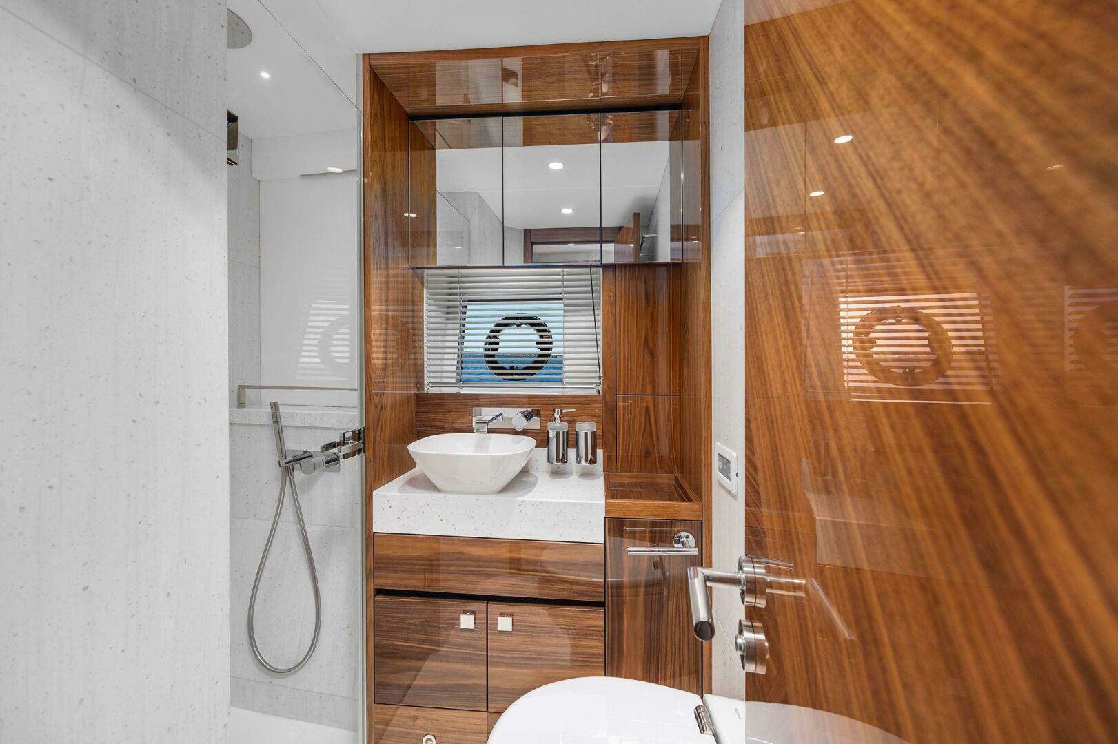 Slide: The Image of Sunseeker 68 Manhattan 2024 - 4427236
