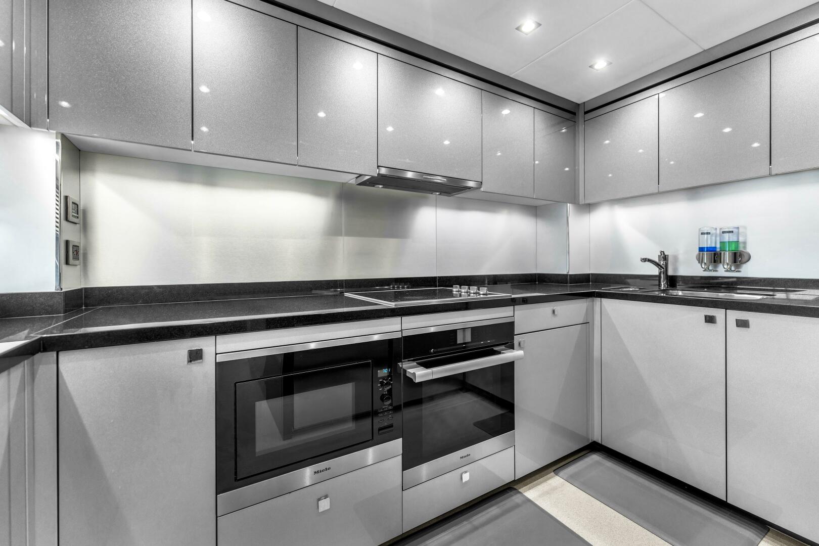 Slide: The Image of Sunseeker 95 2018 - 4722616