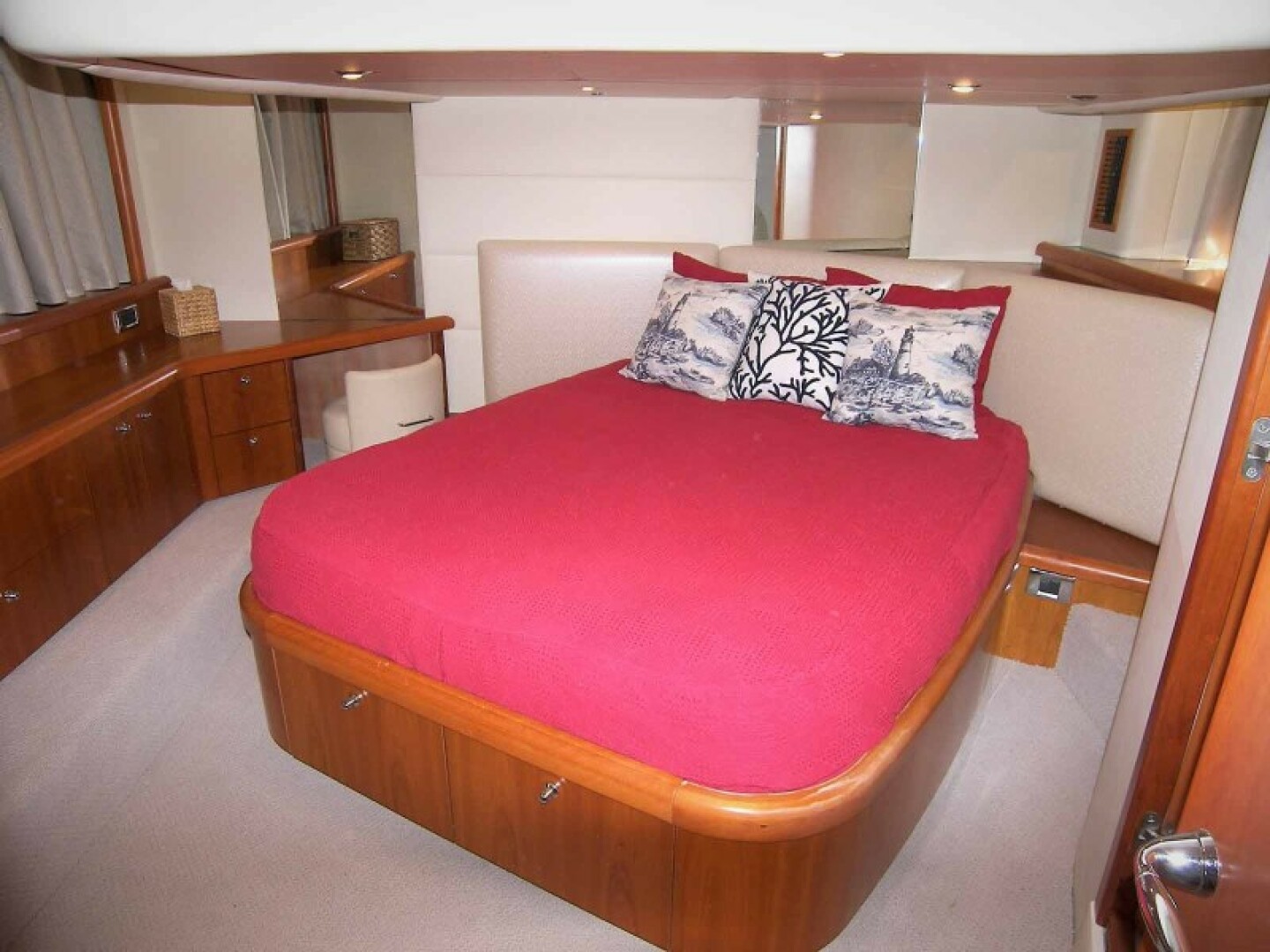 Slide: The Image of Master Stateroom Berth - 4573722