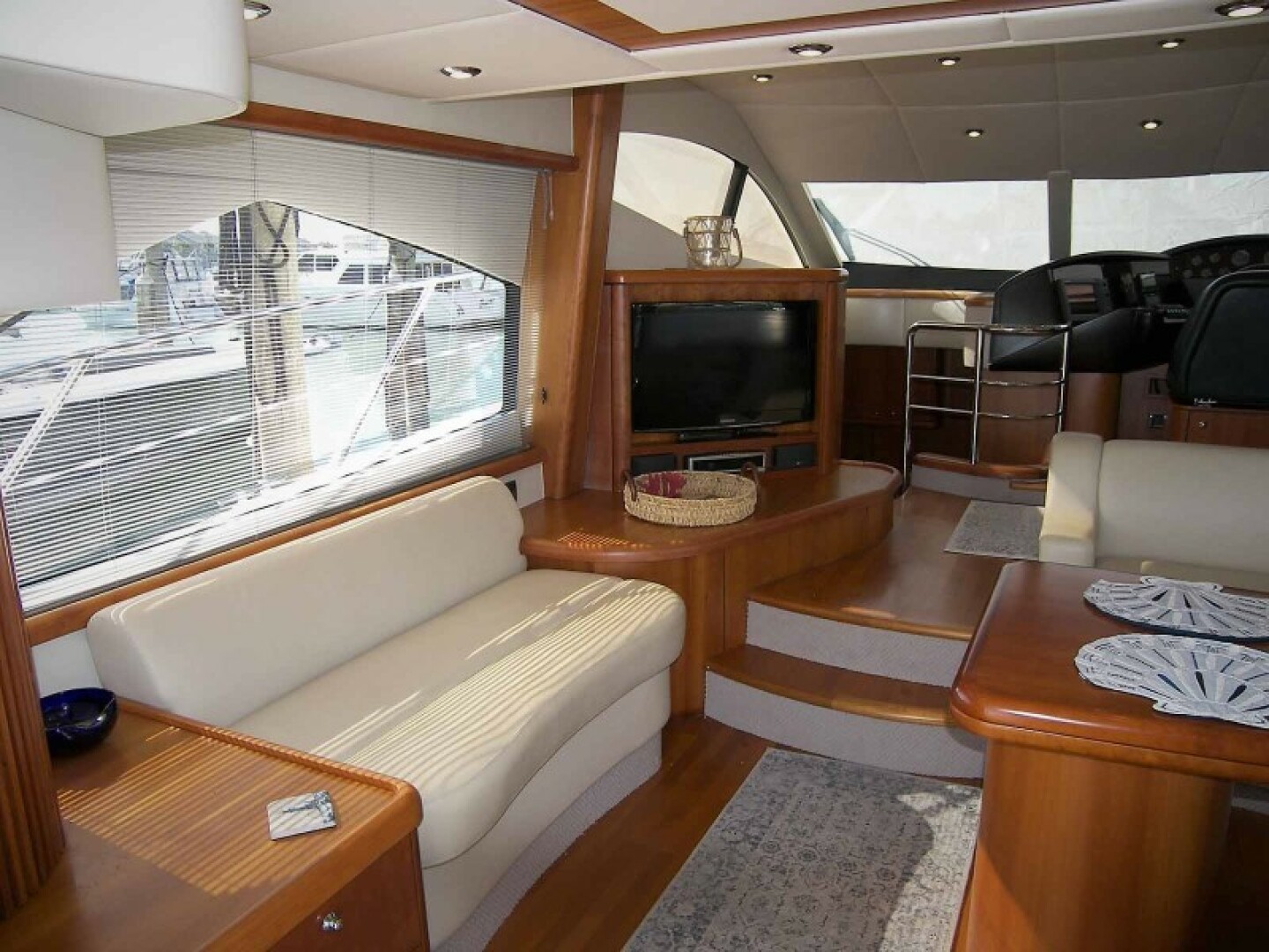 Slide: The Image of Salon To Port From Aft - 4573709