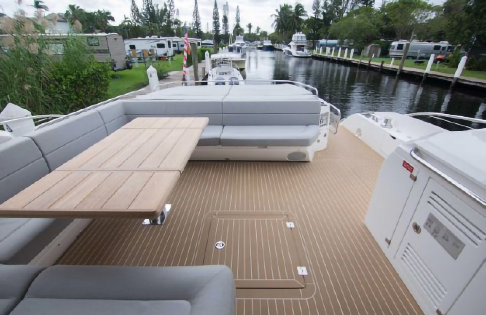 Slide: The Image of Sunseeker Predator 2018 - 1563360