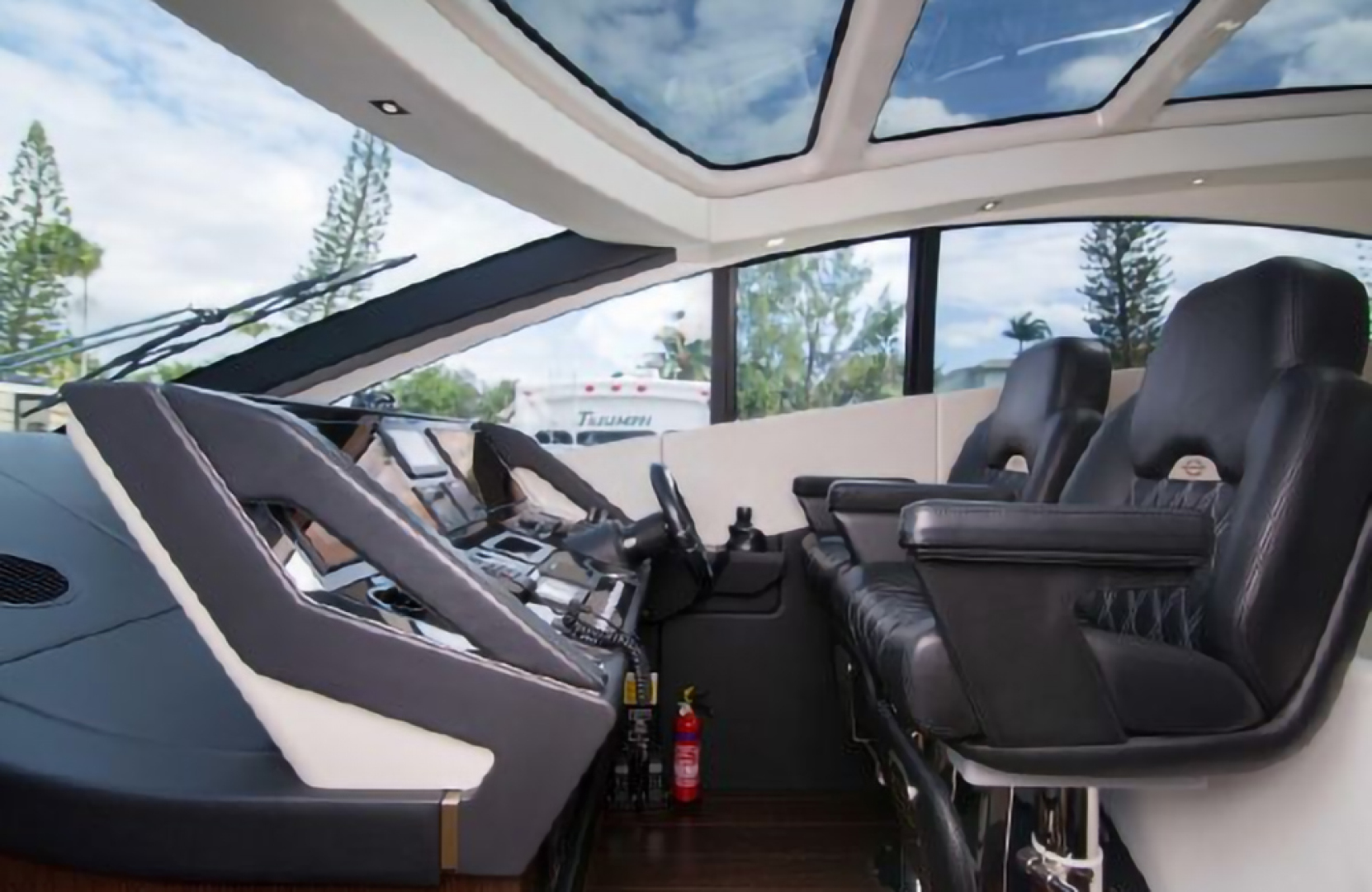Slide: The Image of Sunseeker Predator 2018 - 1563378
