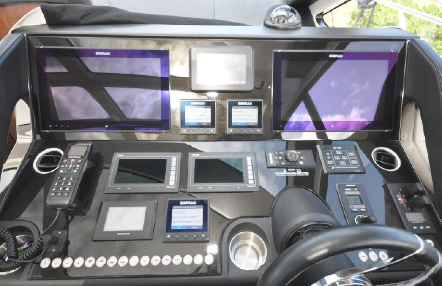 Slide: The Image of Sunseeker Predator 2018 - 1563379