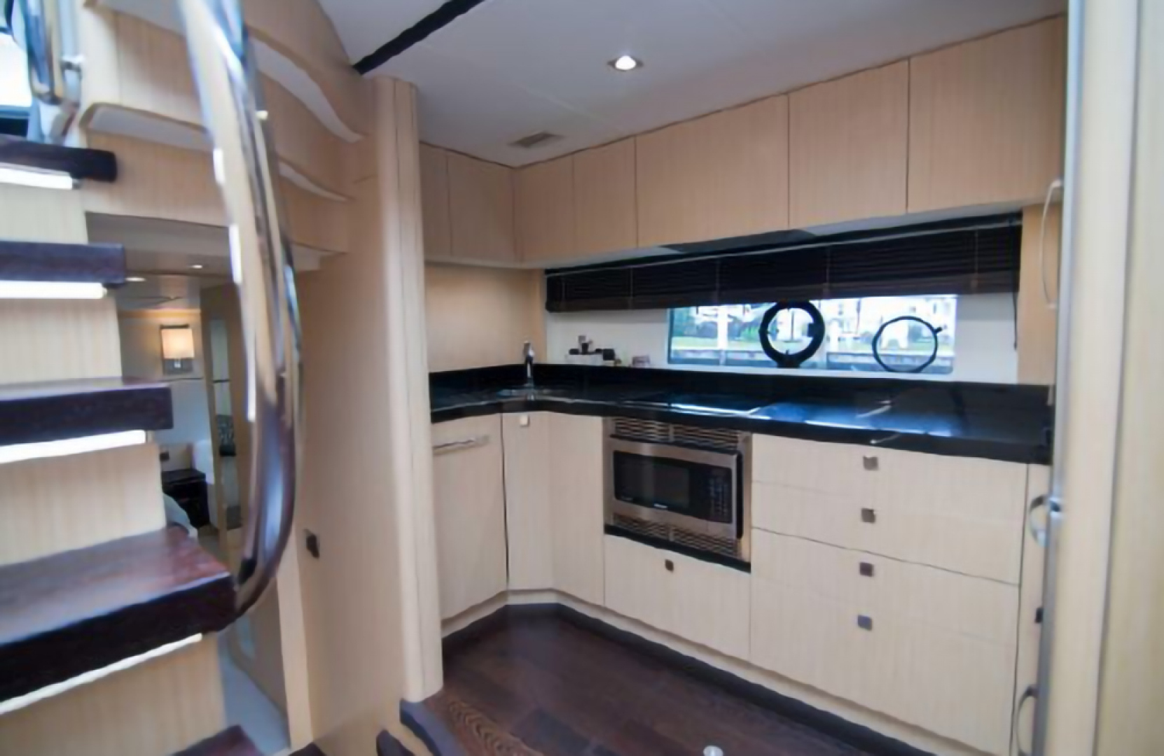 Slide: The Image of Sunseeker Predator 2018 - 1563399